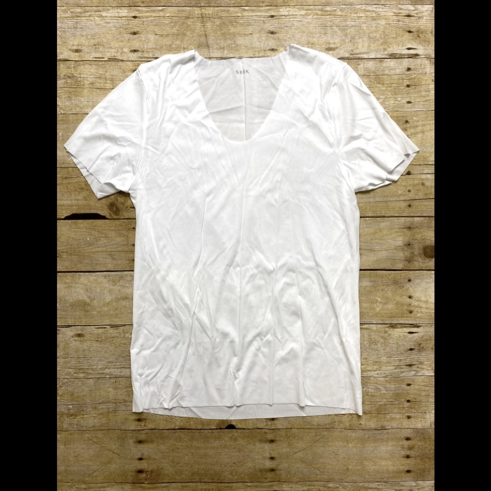 NWOT SEEK raw hem t shirt